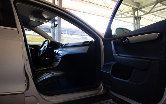 Volkswagen Passat cena 17900 przebieg: 400213, rok produkcji 2010 z Radom małe 704